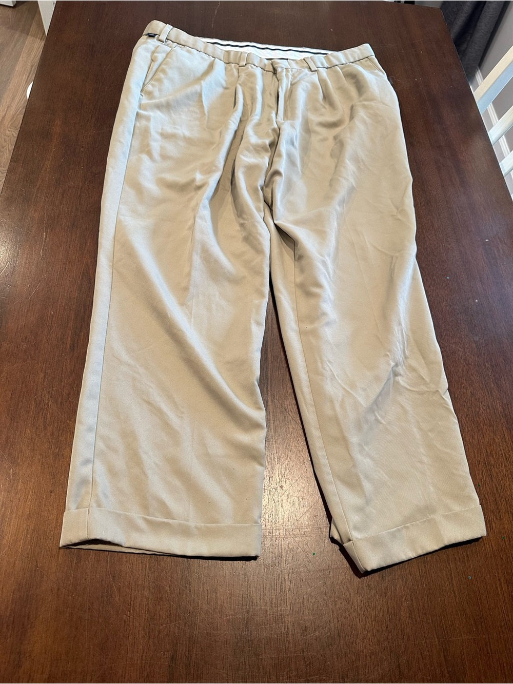 Dockers Golf Men's Beige Relaxed Fit Pleated Khaki Pants W40 L30